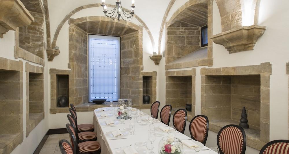 Palacio De Aviles Affiliated By Melia Екстер'єр фото The refectory