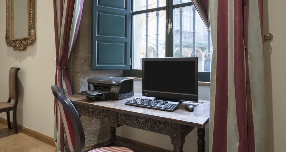 Palacio De Aviles Affiliated By Melia Екстер'єр фото A typical home office