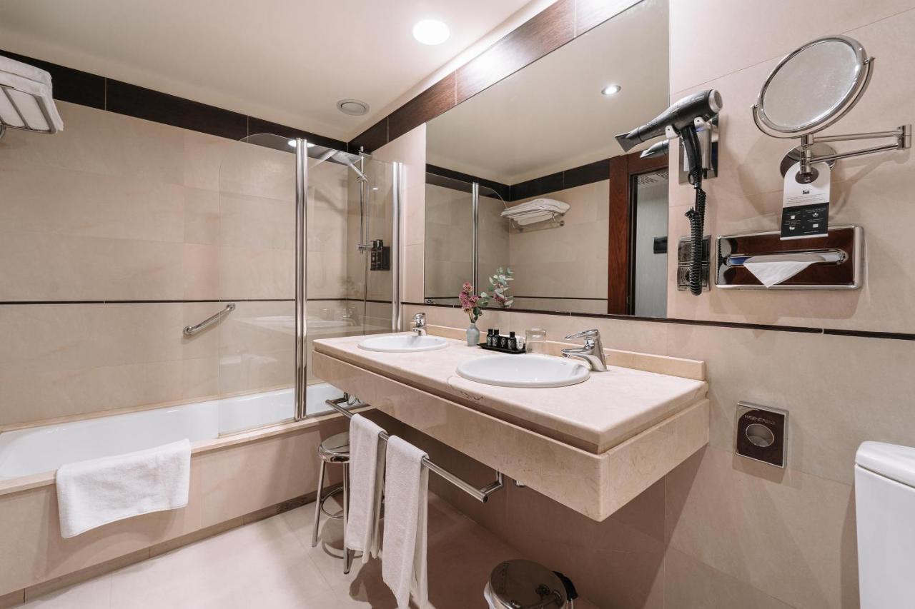 Palacio De Aviles Affiliated By Melia Екстер'єр фото Bathroom