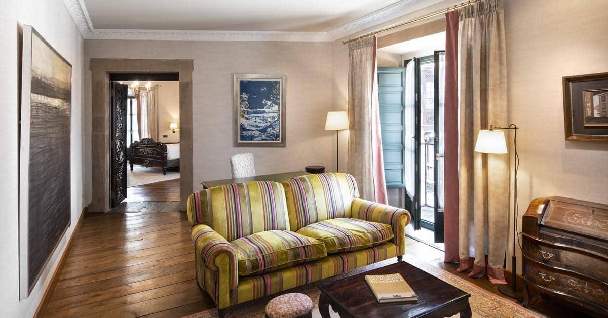 Palacio De Aviles Affiliated By Melia Екстер'єр фото A suite at the Hotel de Crillon
