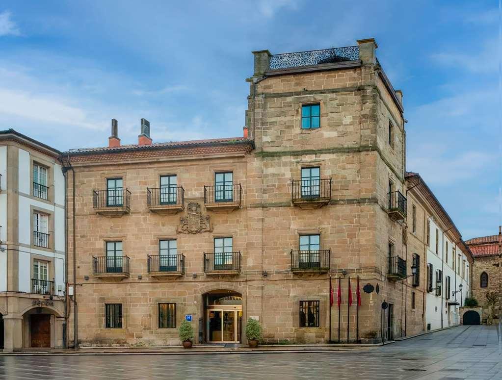 Palacio De Aviles Affiliated By Melia Екстер'єр фото The Hotel de San Vicente, in which the university was located